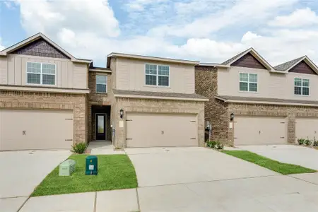 New construction Townhouse house 726 Carson Ln, Pilot Point, TX 76258 - image
