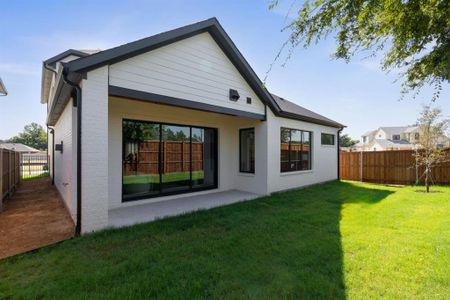 Dove Station Luxury Series by Graham Hart Home Builder in Grapevine - image 3