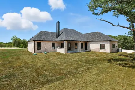 New construction Single-Family house 1055 Glenoaks Dr, Weatherford, TX 76088 - image