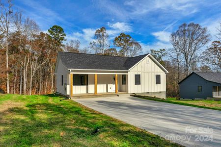 New construction Single-Family house 827 Limerick Drive, Lincolnton, NC 28034 - photo 0