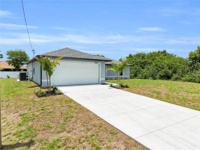 New construction Single-Family house 310 Ne 9Th Ter, Cape Coral, FL 33909 - image