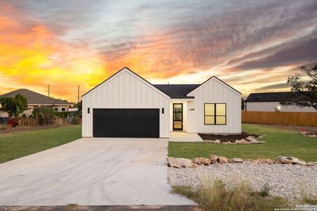 New construction Single-Family house 1240 Rimrock Cv, Spring Branch, TX 78070 - photo 0