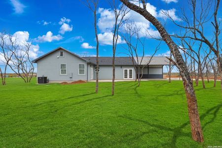 New construction Single-Family house 157 Sylas Hayes Lp, Pleasanton, TX 78064 - image