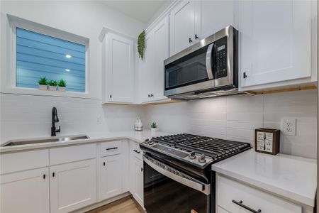 New construction Single-Family house 1911 Dewalt St, Houston, TX 77091 - image 19