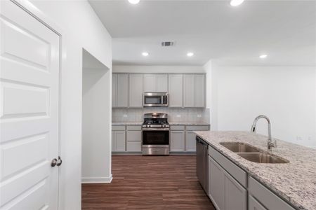 New construction Single-Family house 3710 Youpon Ln, Huntsville, TX 77340 plan The 1613 - image 4