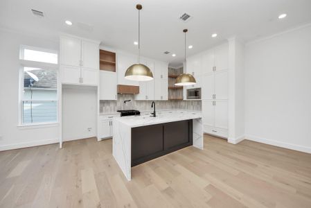 New construction Single-Family house 923 Fisher St, Unit A, Houston, TX 77018 - image 17