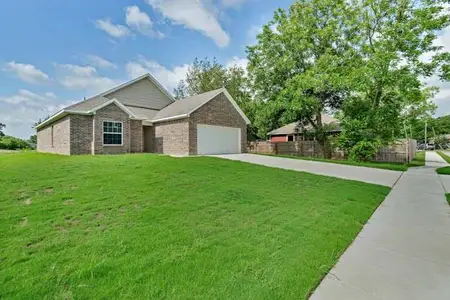 New construction Single-Family house 600 Crockett Dr, Cleburne, TX 76033 - image
