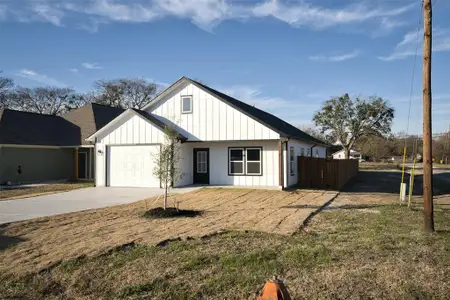 New construction Single-Family house 302 W Pine St, Whitewright, TX 75491 - image