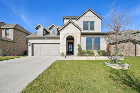 View of front of home featuring a front lawn