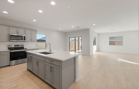 New construction Single-Family house 17819 W Encinas Ln, Goodyear, AZ 85338 Cantania- photo 6 6