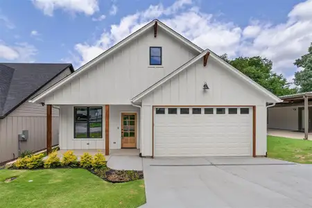 New construction Single-Family house 1010 Mustang Trl, Granbury, TX 76049 - image