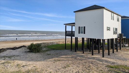 New construction Single-Family house 1326 Emerald Dr, Crystal Beach, TX 77650 - image