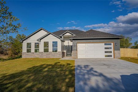 New construction Single-Family house 5701 Stonegate Circle, Granbury, TX 76048 - photo 0