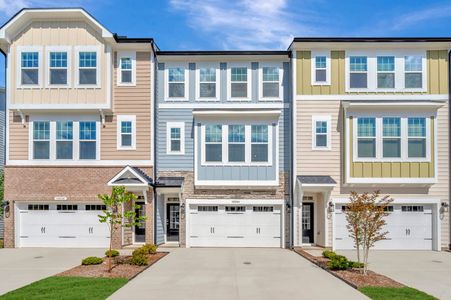 New construction Townhouse house 10044 Secluded Garden Dr, Apex, NC 27523 plan Hyde Park - image