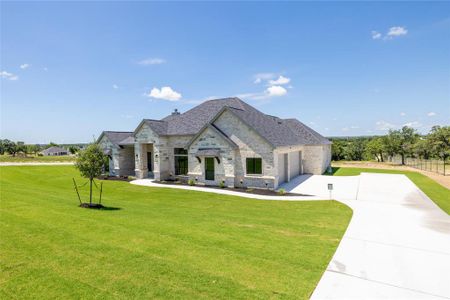 View of front of home featuring a front lawn