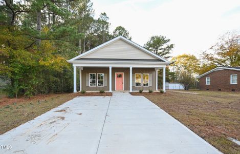 New construction Single-Family house 302 S Eastwood Drive, Benson, NC 27504 - photo 0