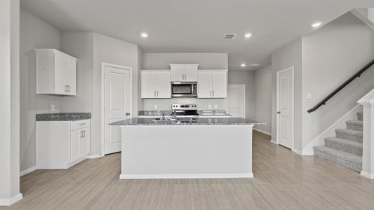 New construction Single-Family house 817 Round Robin Ln, Fort Worth, TX 76131 MIDLAND- photo 1 1