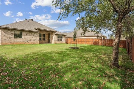 New construction Single-Family house 732 Jameson, Springtown, TX 76082 - photo 32 32