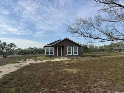 New construction Single-Family house 1444 Corgey Rd, Pleasanton, TX 78064 - image