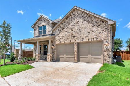 View of front of home featuring a front lawn