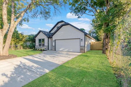 New construction Single-Family house 610 Royal Street, Cleburne, TX 76031 - photo 0