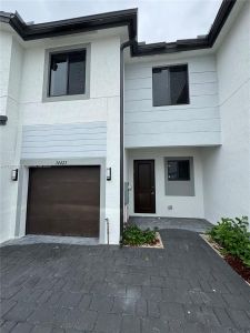 New construction Townhouse house 34423 Sw 189Th Ct, Homestead, FL 33034 - photo 0