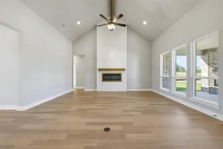 New construction Single-Family house 1024 Silver Sage Trl, Weatherford, TX 76085 - image 20