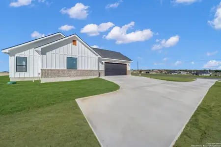 New construction Single-Family house 162 Estates Dr, La Vernia, TX 78121 - image