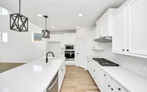 New construction Single-Family house 7314 Prairie Lakeshore Ln, Katy, TX 77493 plan Montclaire - image 7