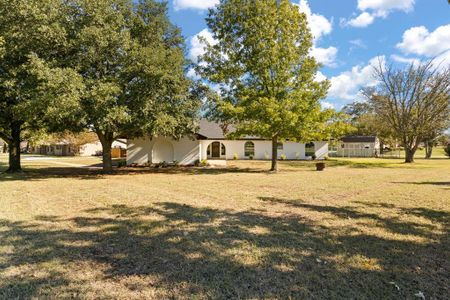 New construction Single-Family house 209 Roaring Springs Drive, Joshua, TX 76058 - photo 0