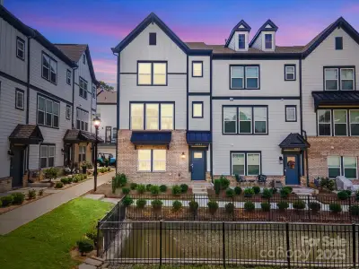 New construction Townhouse house 6027 Towering Oaks Dr, Charlotte, NC 28205 - image