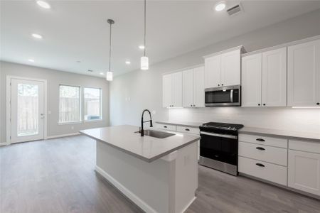 New construction Single-Family house 5204 Amber Sunrise Dr, Houston, TX 77018 - image 15