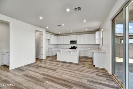 New construction Single-Family house 37536 W Patterson St, Maricopa, AZ 85138 Forsyth- photo 4 4