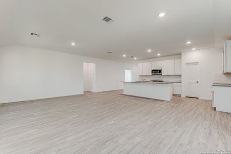 New construction Single-Family house 15031 S Nettleton Ml, San Antonio, TX 78254 null- photo 5 5