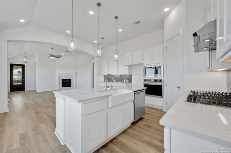 New construction Single-Family house 339 Balaton Lk, New Braunfels, TX 78130 Carlton - photo 27 27