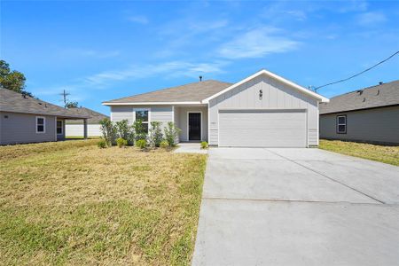 New construction Single-Family house 795 E Houston, Dayton, TX 77535 - photo 0