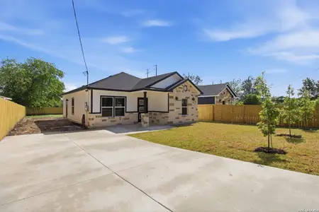 New construction Single-Family house 108 Inez Ave, San Antonio, TX 78228 - image
