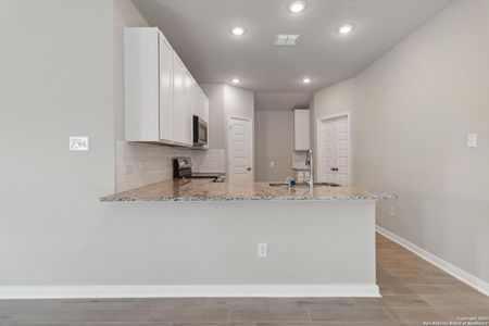 New construction Single-Family house 10315 Appleseed Grv, San Antonio, TX 78224 Denver- photo 5 5