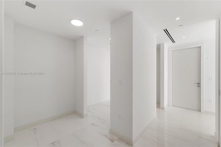 New construction Condo/Apt house 300 Biscayne Way, Unit 2103, Miami, FL 33131 - photo 12 12