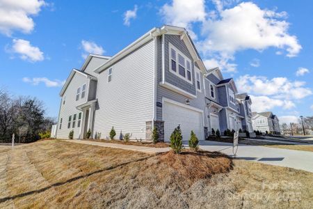 New construction Townhouse house 8004 Downy Oak Ln, Huntersville, NC 28078 - photo 0