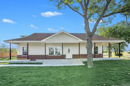 New construction Single-Family house 1615 Guadalupe, Seguin, TX 78155 - image