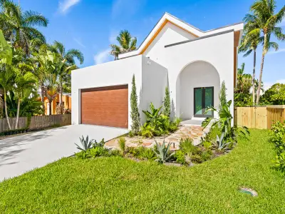 New construction Single-Family house 1628 Ne 17Th Ave, Fort Lauderdale, FL 33305 - image