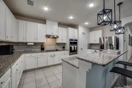 New construction Single-Family house 15323 Danae Bnd, San Antonio, TX 78245 null- photo 5 5