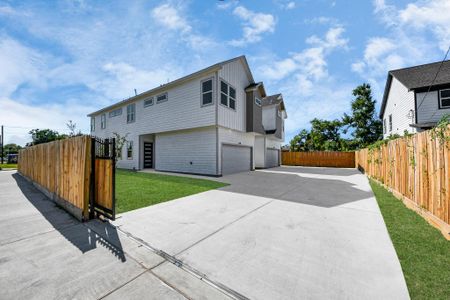 New construction Single-Family house 4133 E Toliver St, Houston, TX 77016 - image