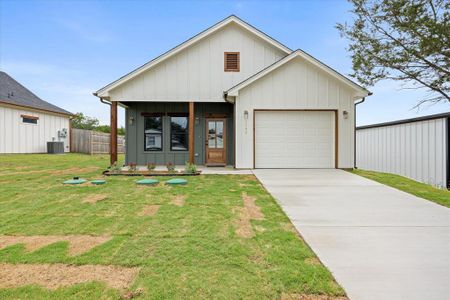 New construction Single-Family house 2603 Creekview Dr, Granbury, TX 76048 - image