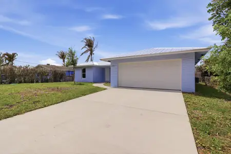 New construction Single-Family house 2805 Se Carroll St, Stuart, FL 34997 - image