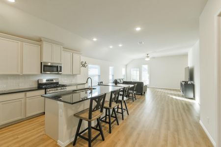 New construction Single-Family house 32307 Magnolia Glen Ln, Waller, TX 77484 plan Premier Series - Oleander - image 14