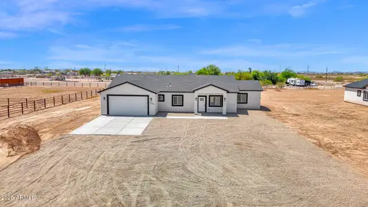 New construction Single-Family house 36257 W Highland Ave, Tonopah, AZ 85354 - image