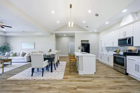 New construction Single-Family house 16923 Rancho Escondido, Atascosa, TX 78002 - image 12