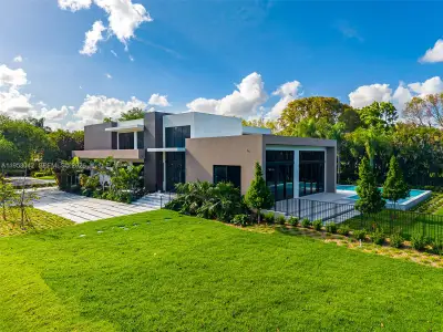 New construction Single-Family house 5825 Sw 111Th Ter, Pinecrest, FL 33156 - image